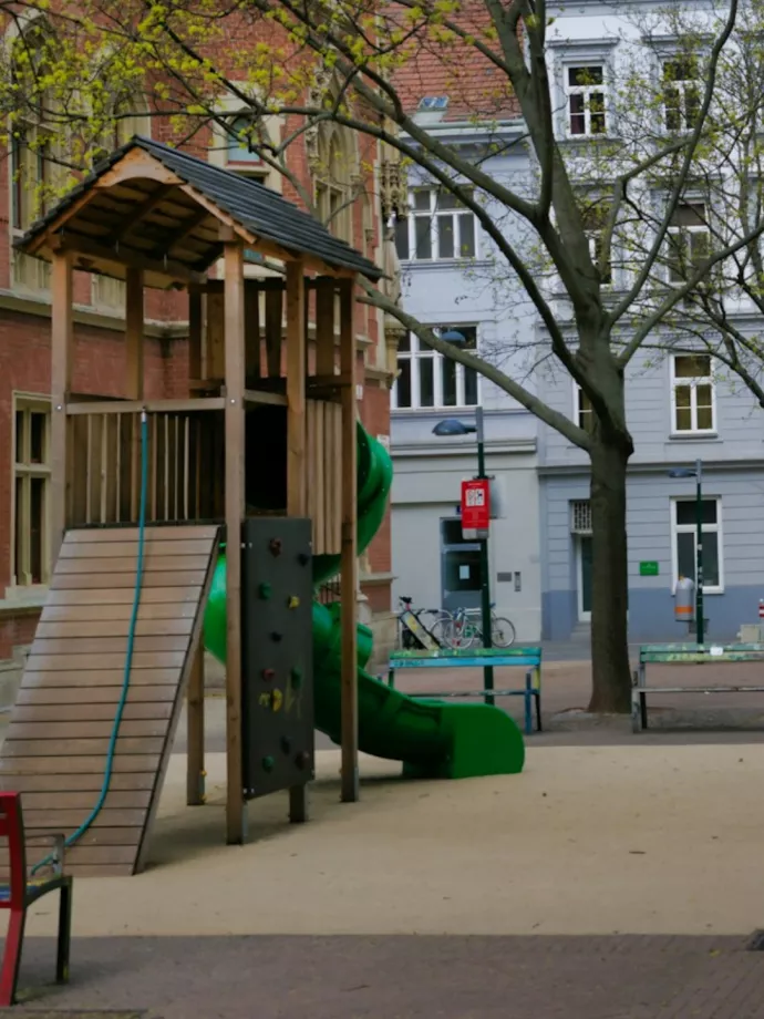 Drága lesz cigicsikket eldobni az ausztriai játszótereken
