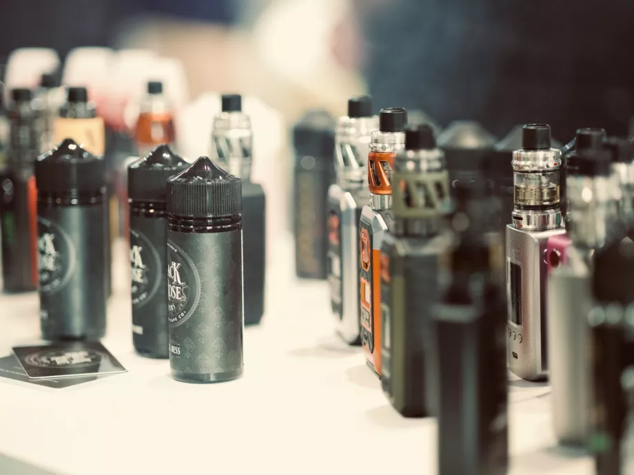 Nem fizettek adót az e-cigi-töltőfolyadékok után
