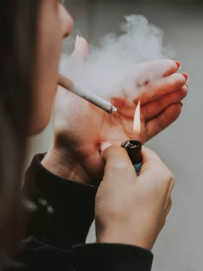 Hiába emelik az árát, arányaiban mégis olcsóbbá vált a cigi a Írországban