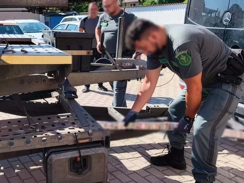 Holland kisbuszból került elő csempészcigi