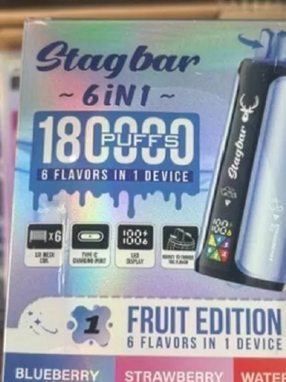 Több száz darab e-cigit foglalt le a NAV egy autó hátsó üléséről