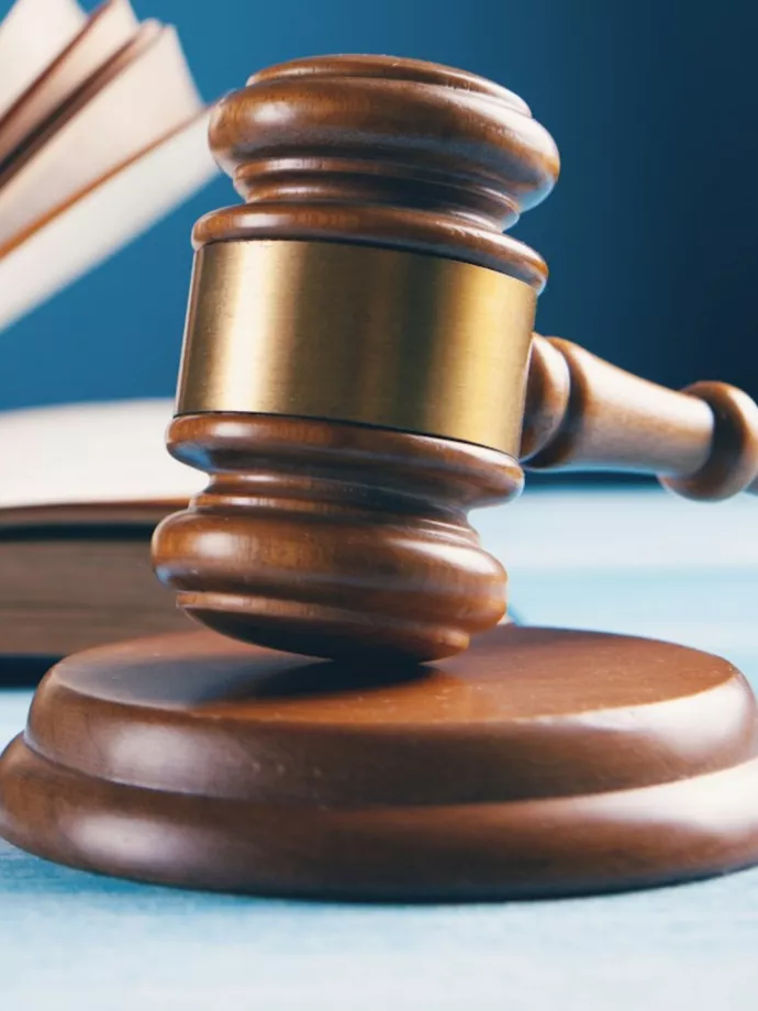 Több ezer illegális dohányterméket rejtegetett, letartóztatták