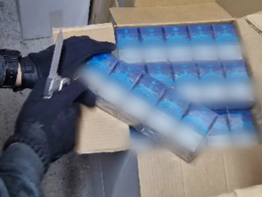 61 ezer doboz illegális cigarettával üzletelt volna