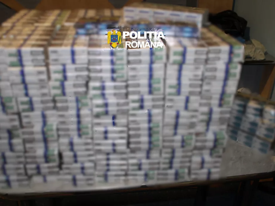 Csaknem 30 ezer szál adózatlan cigit foglalt le a román rendőrség