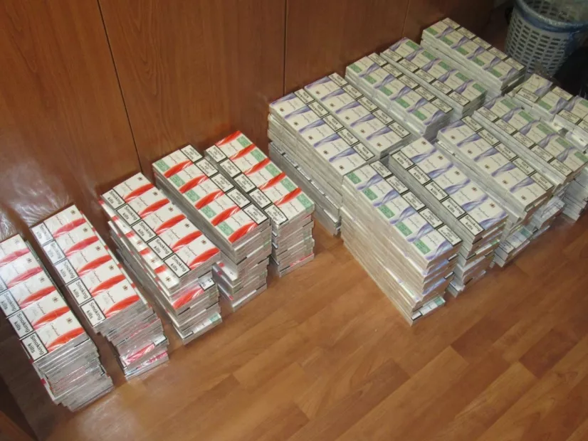 Egymilliós zsákmány a luxusautóban