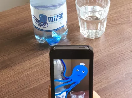 Lemászik a polip a Mizse palackjáról