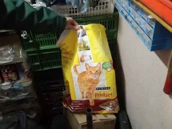 Cigarettát rejtett a cicatáp