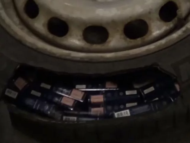 Cigaretta a pótkerékben és a bőröndben