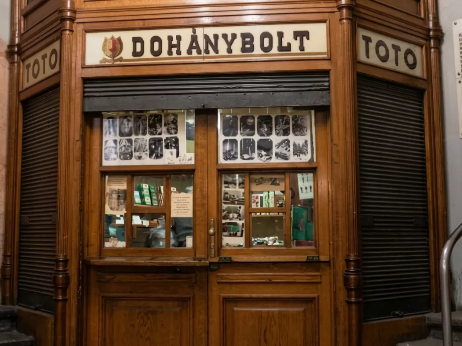 A borotvakrém, az ágaskodó ló és a Fájintos
