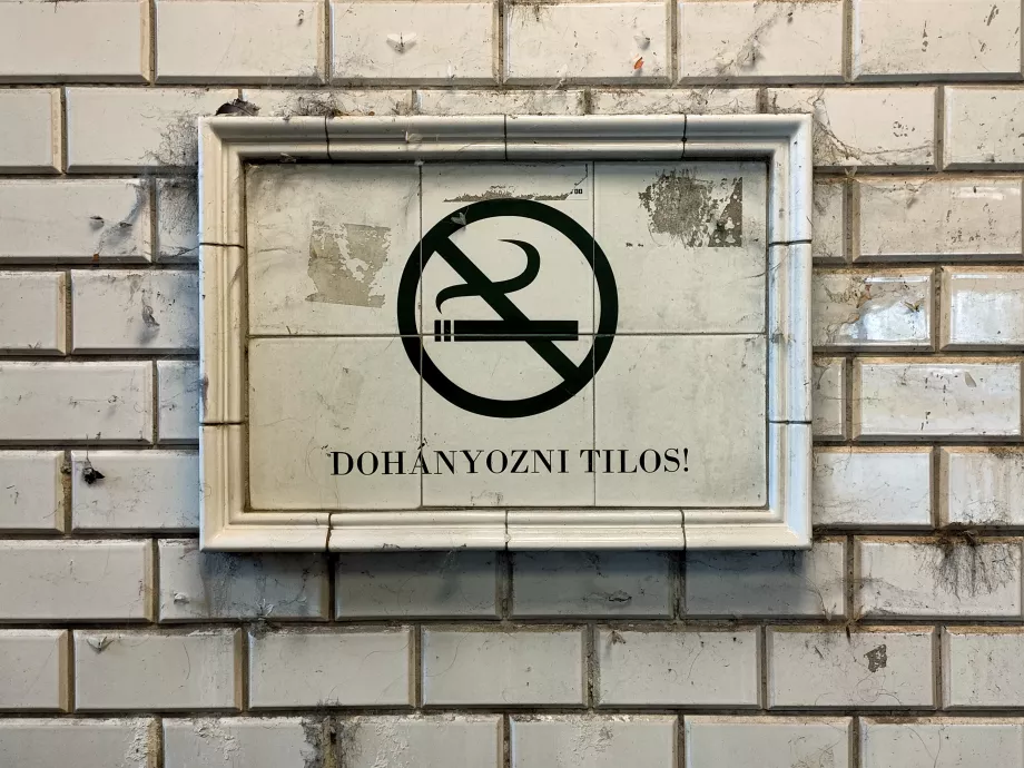 Tényleg keményebben léptek fel a megállókban dohányzókkal szemben